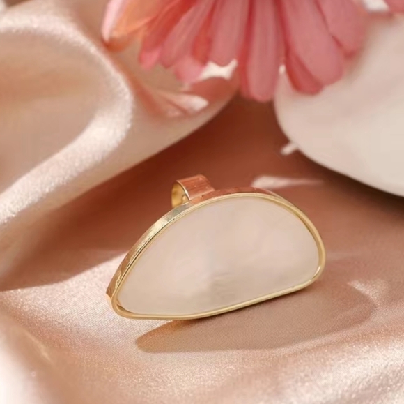 Irregular Geometric Ring Color Pearlized White - Picture 3 of 5